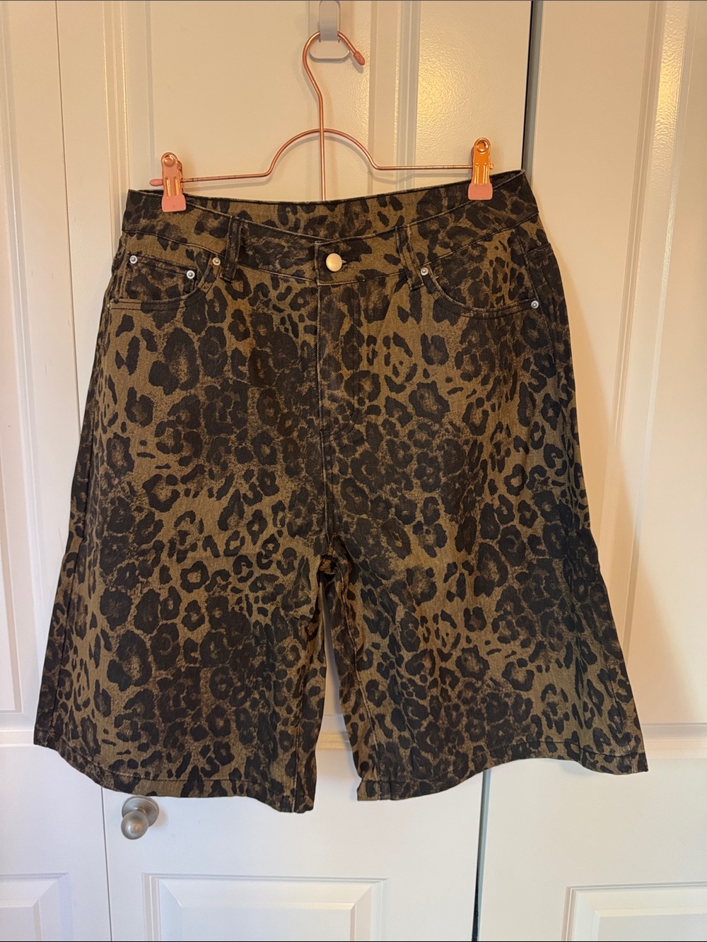 Leopard Print High-Waist Women’s Bermuda Shorts - Olive/Black